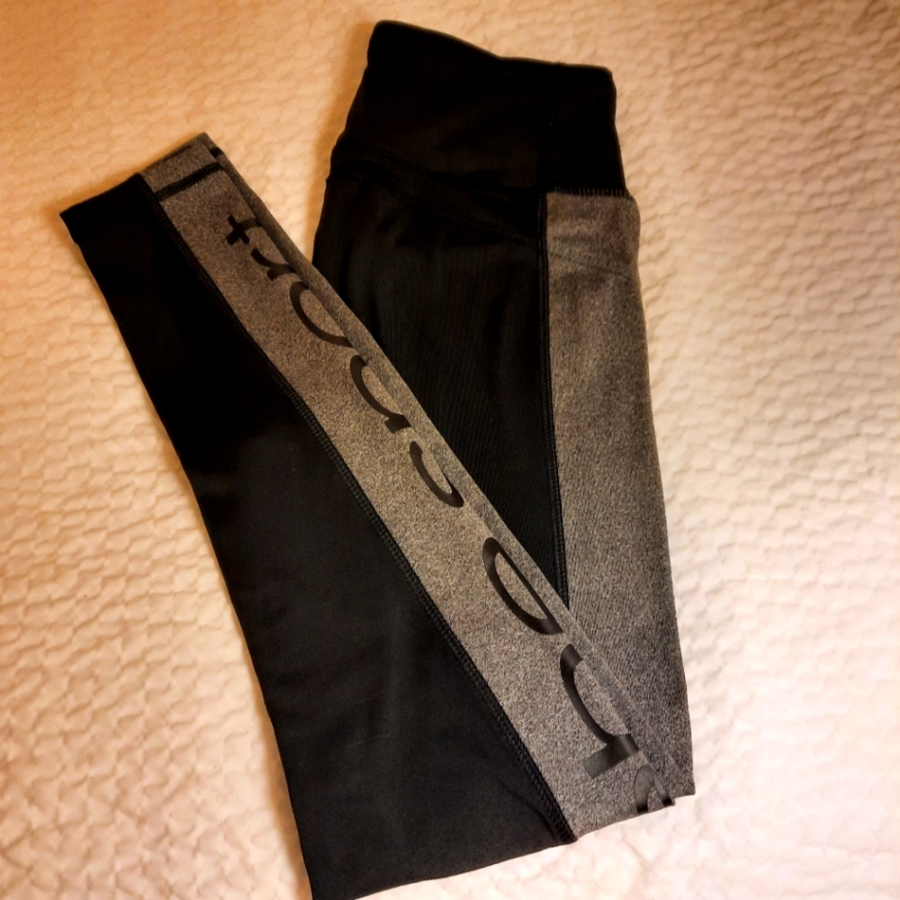 BeBe Sport Side Pocket Leggings Gray and Black